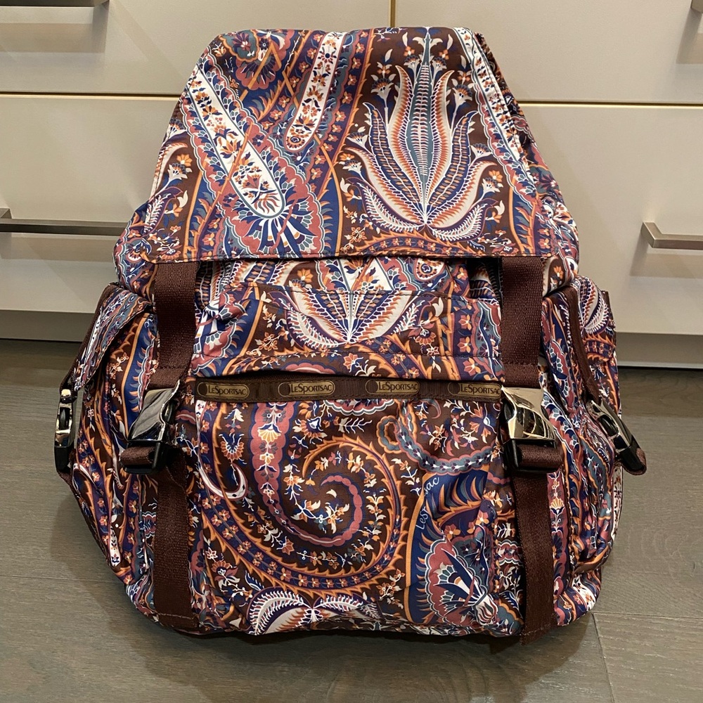 Authentic Vintage LeSportsac Voyager Backpack in retired “Duchess” print!